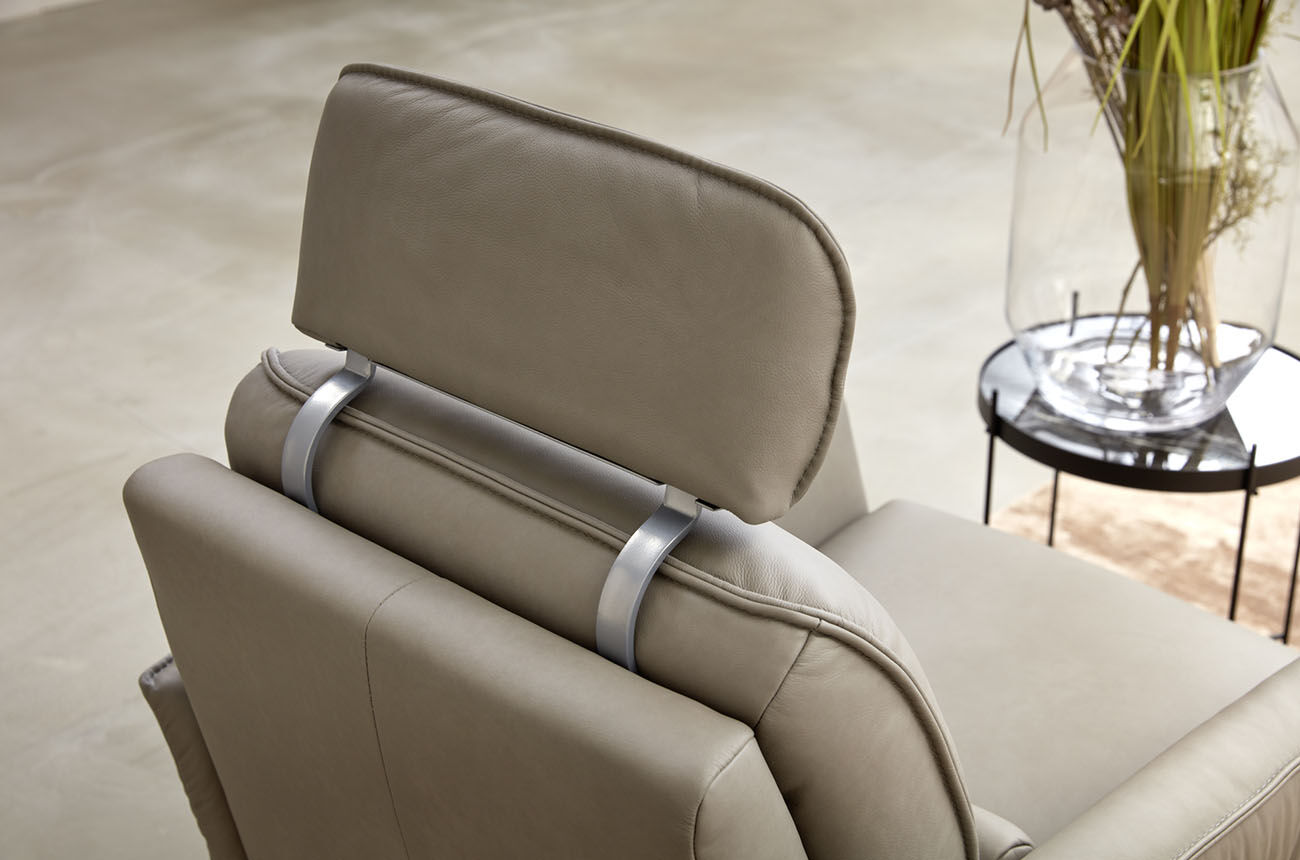 Chair AURA 8916